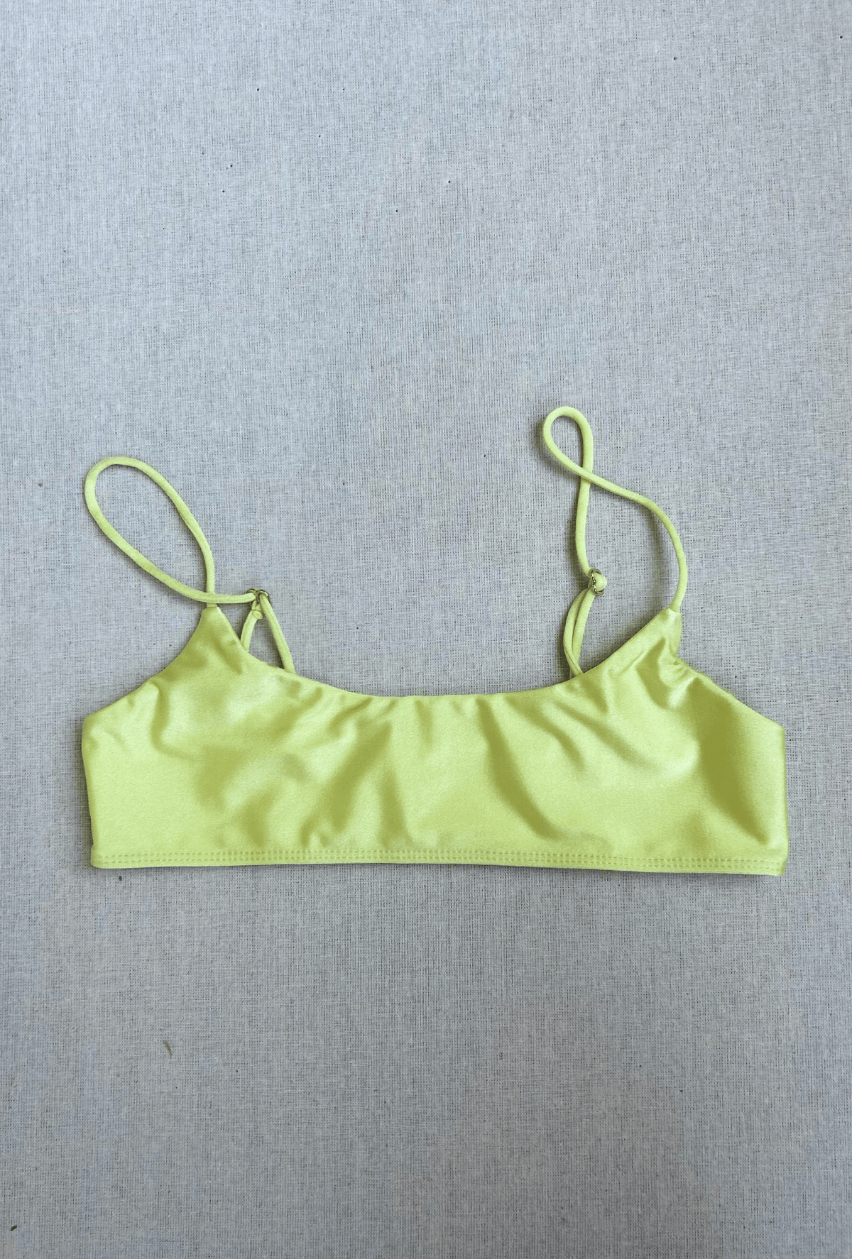 avery top in honeydew - size xs