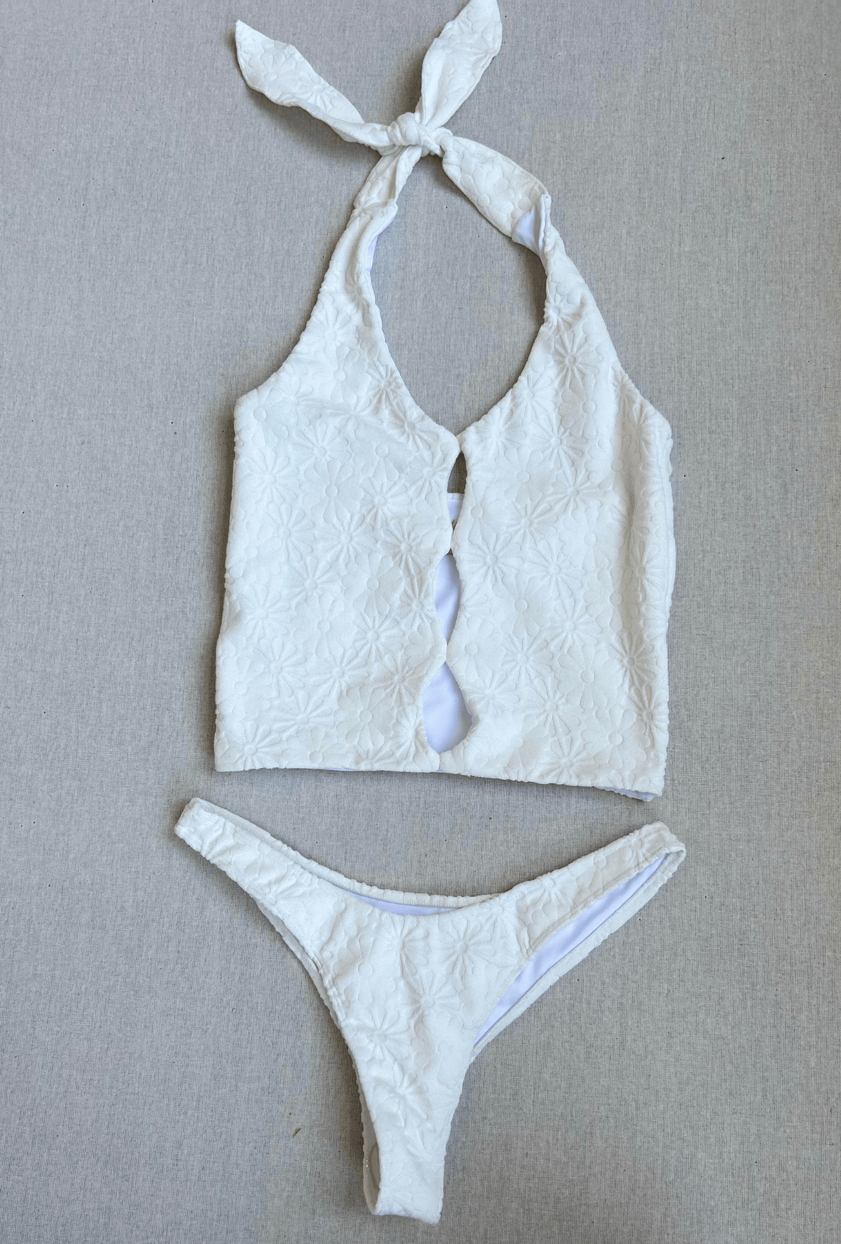halter top / bee bottom in white daisy