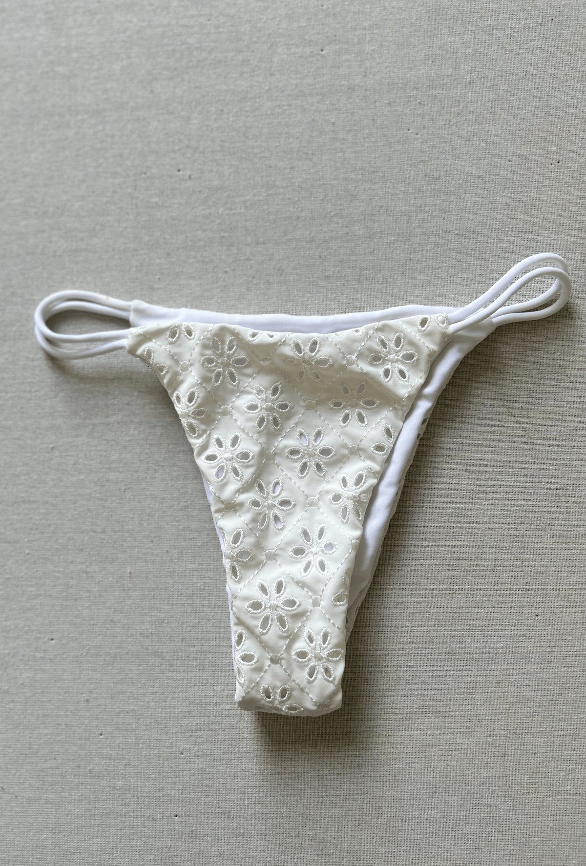 RIO BOTTOM IN WHITE EYELET - SIZE MEDIUM