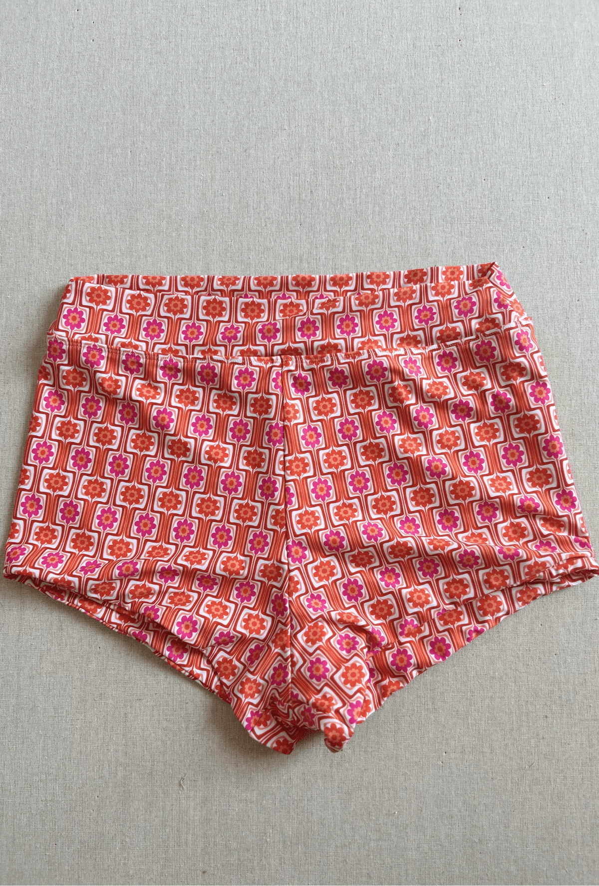 SUTTON SHORT IN TWIGGY - SIZE LARGE