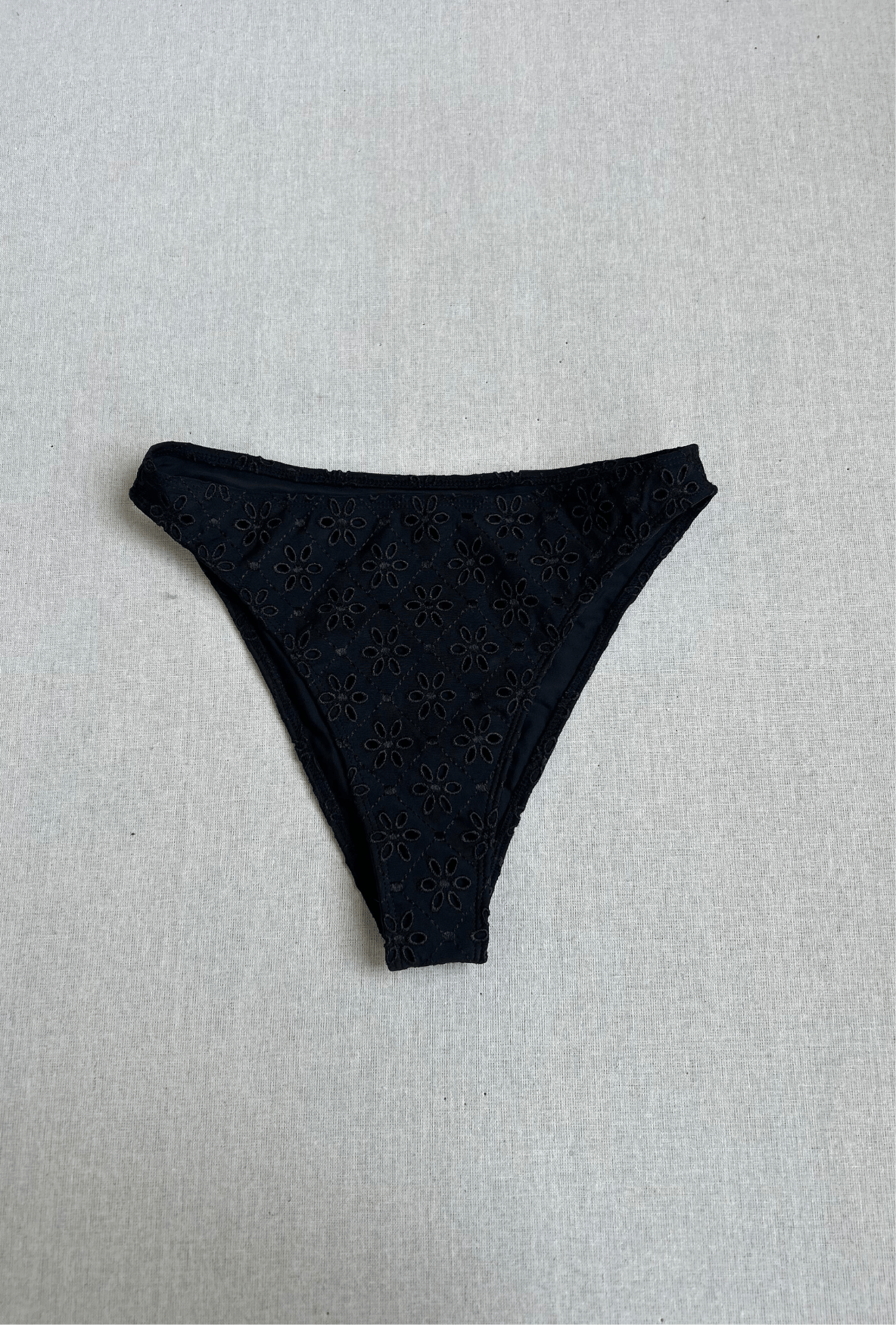Eyelet Bottom in size small