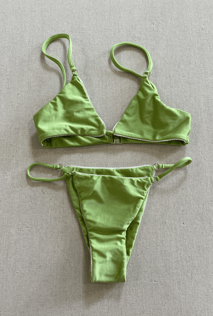 TRIANGLE TOP/ RIO BOTTOM IN IN APPLE SHEEN XS SET
